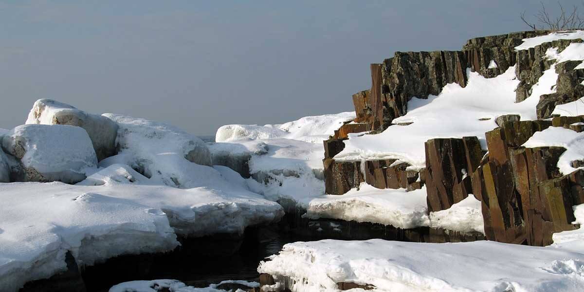 hdr-1019-beaver-bay-winter-lodging-nsv ice and snow on rocks of beaver bay shoreline of lake superior